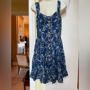 Free People blue with white floral design button up the front dress sz XS